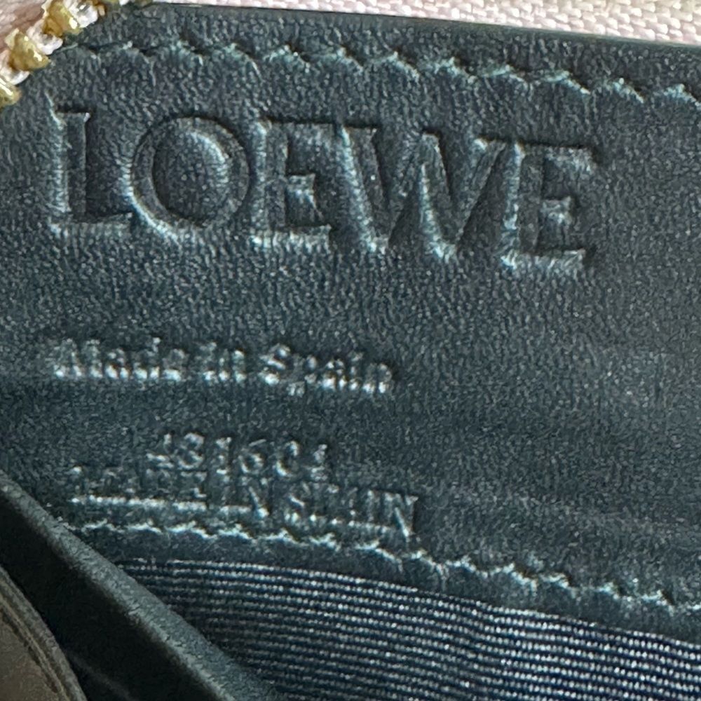 💯Authentic LOEWE PINK EMBOSSED  Long WALLET 🍀 - Picture 14 of 16